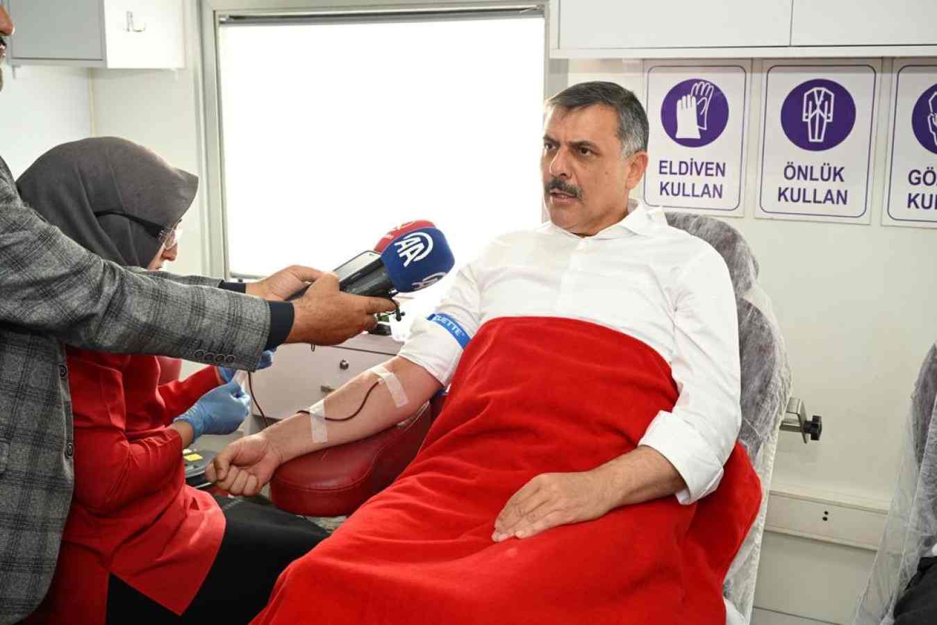 Vali Çiftçi, 42. kez kan bağışında bulundu