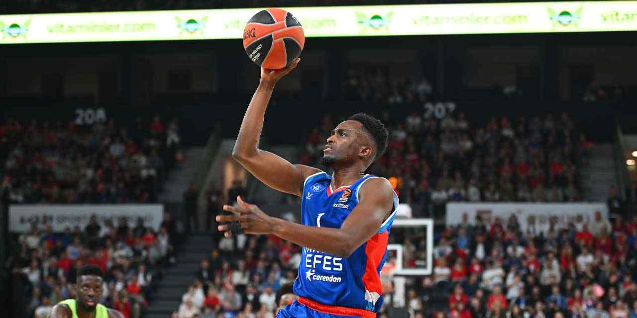 Anadolu Efes, Euroleague'de  Barcelona'ya mağlup oldu