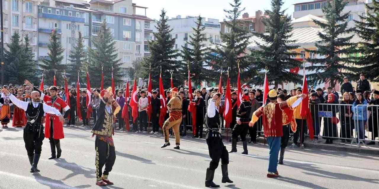 Kars'ın düşman işgalinden kurtuluşunun 104'üncü yılı coşkuyla kutlandı