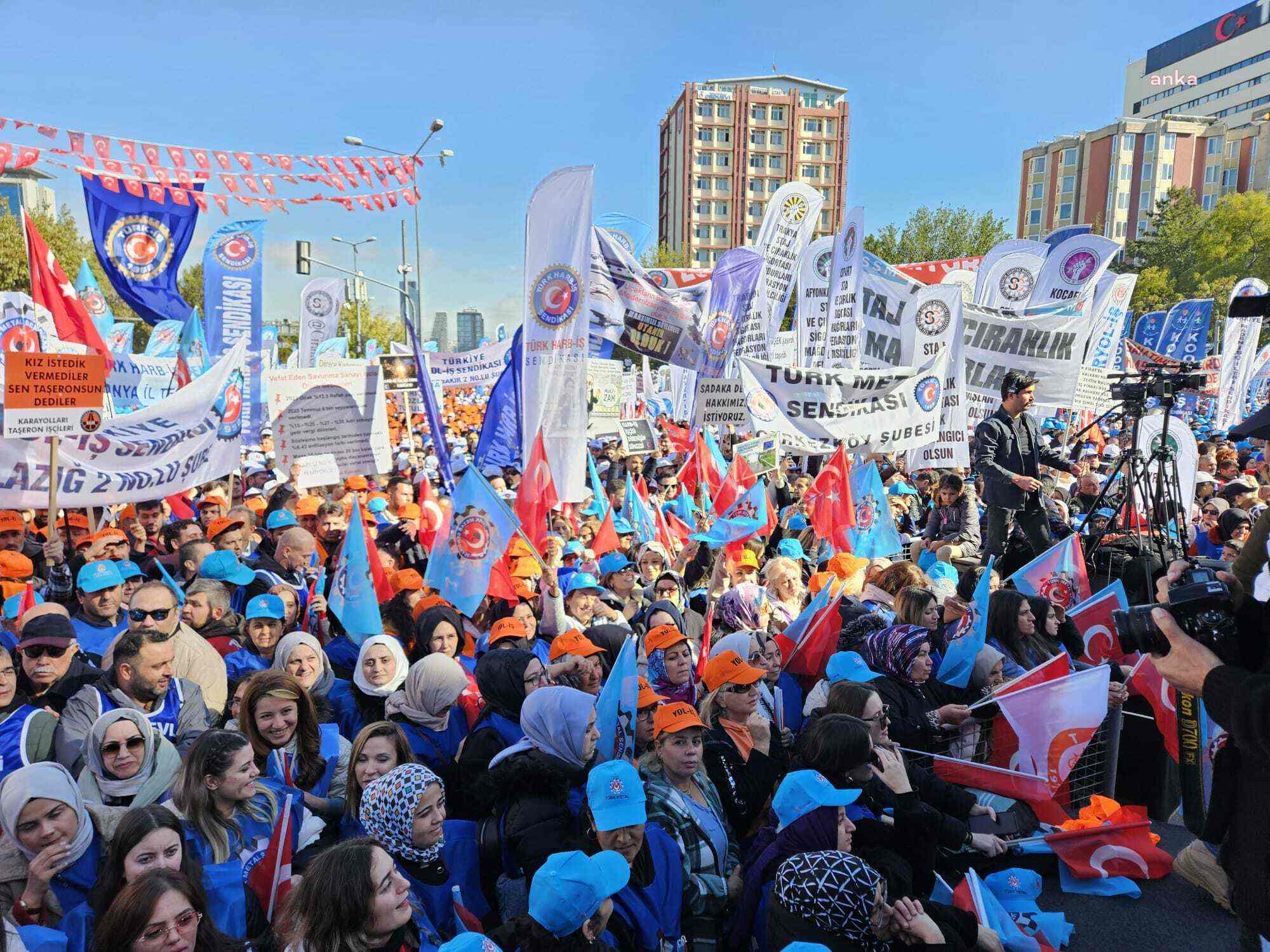 TÜRK-İŞ "Zordayız, Geçinemiyoruz" mitingi yaptı