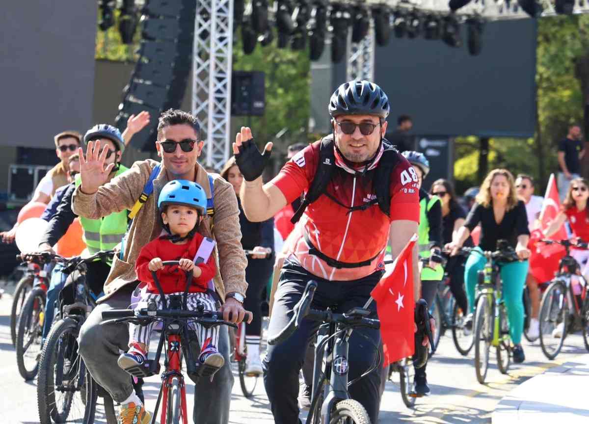 Muğla Menteşe'de pedallar 29 Ekim coşkusuyla döndü