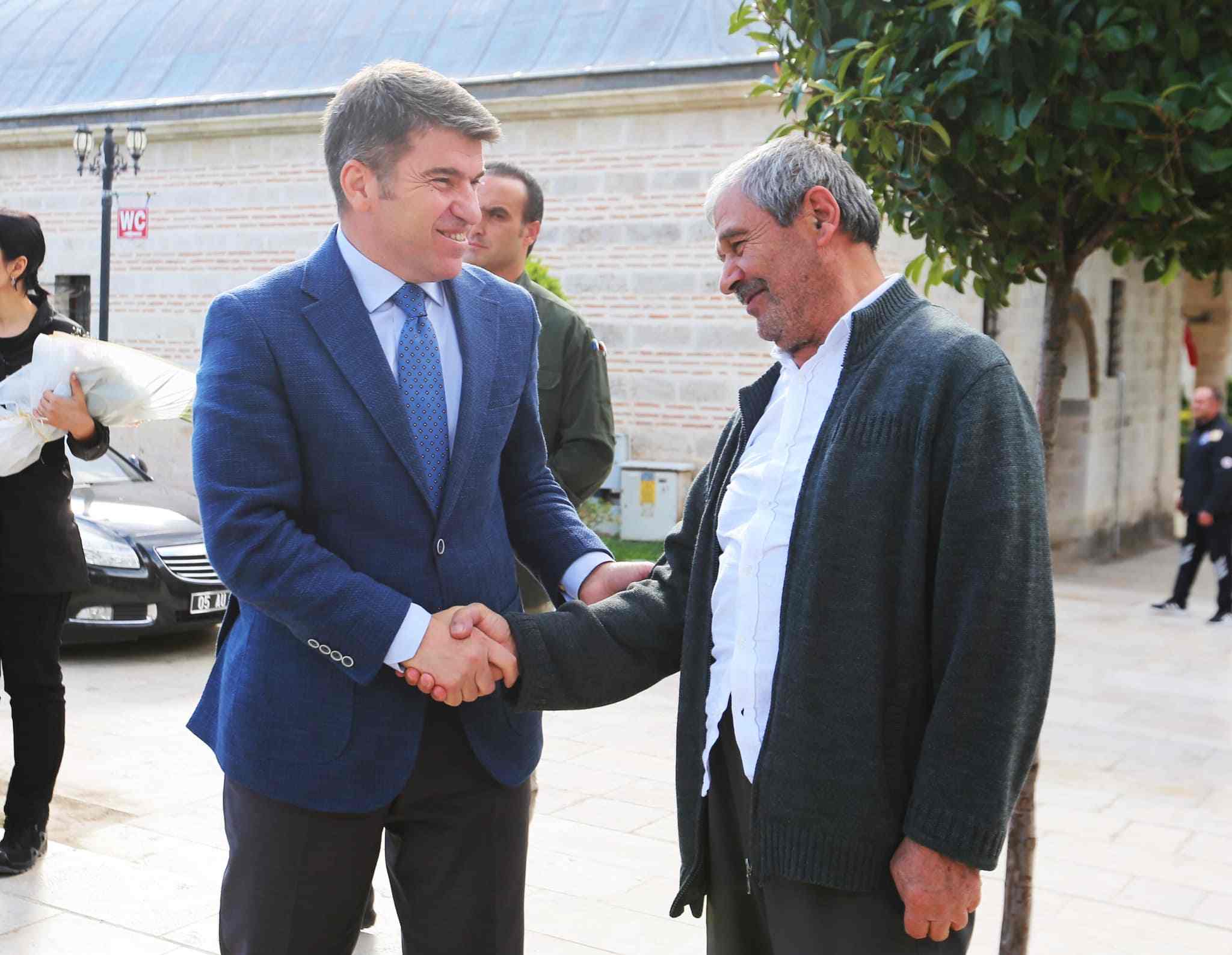 Vali Önder Bakan, esnafları ziyaret etti