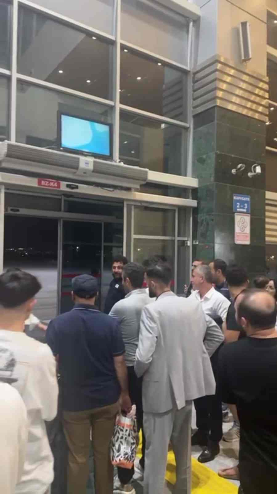 Aydınlatma arızası uçuşları iptal ettirdi