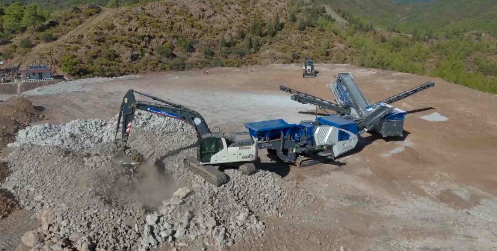 Muğla Büyükşehir Belediyesinden Marmaris’e mobil konkasör