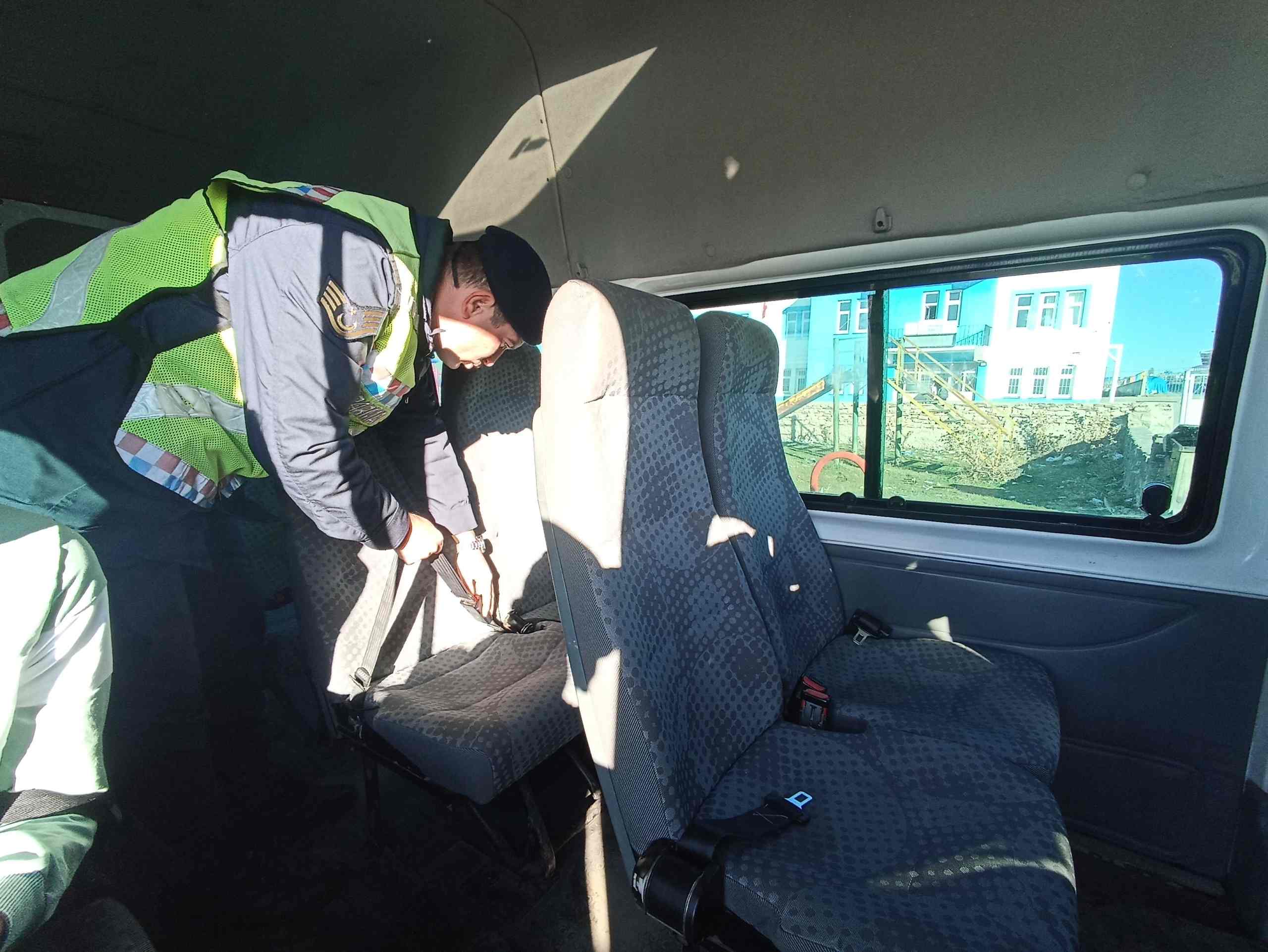Kars Jandarma Trafik ekiplerince okul servisleri denetlendi