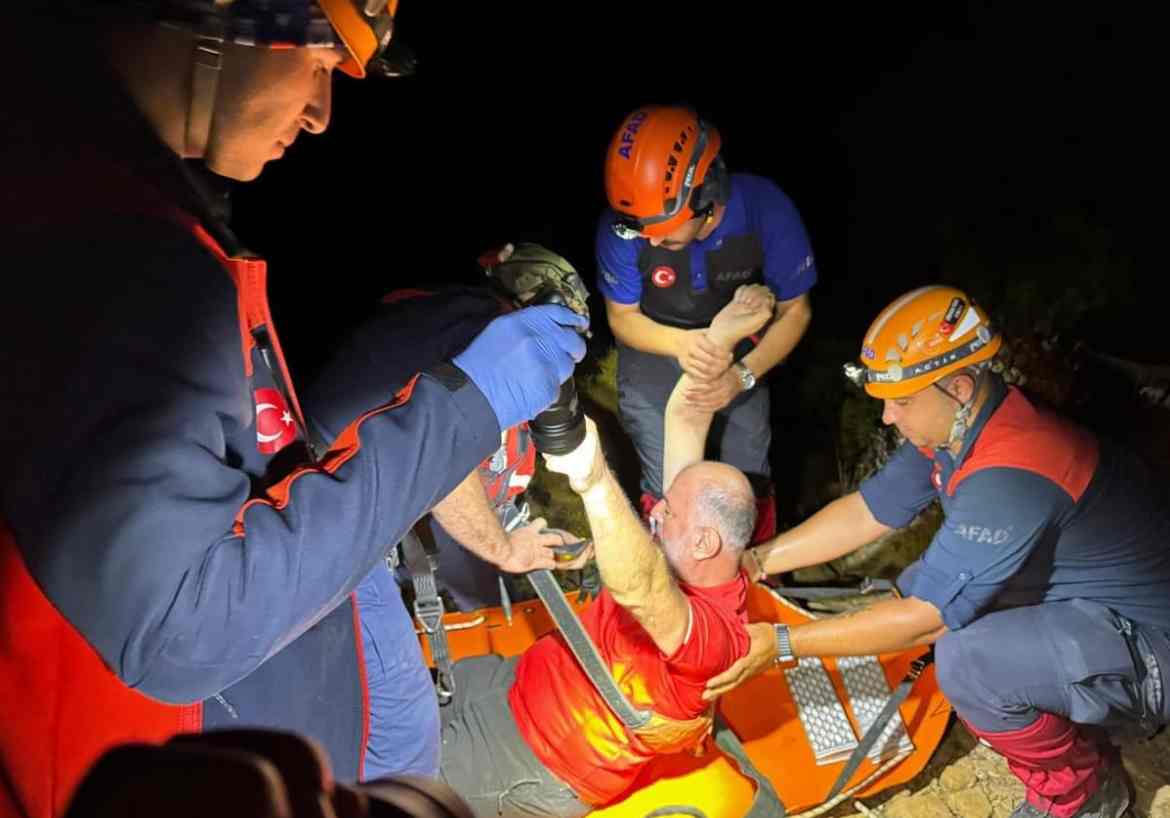 Antalya'da kalp rahatsızlığı yaşayan adam Sahil Güvenlik helikopteri ile kurtarıldı