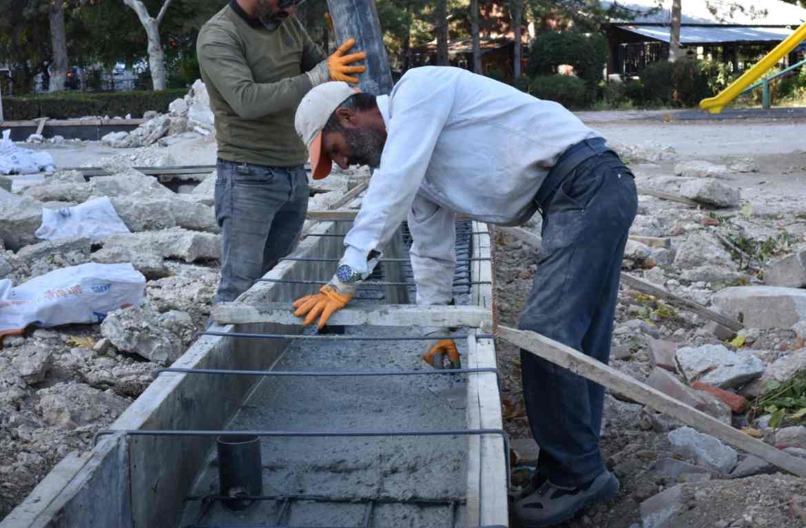 Eğirdir’de 5 adet futbol sahası çalışmaları başladı