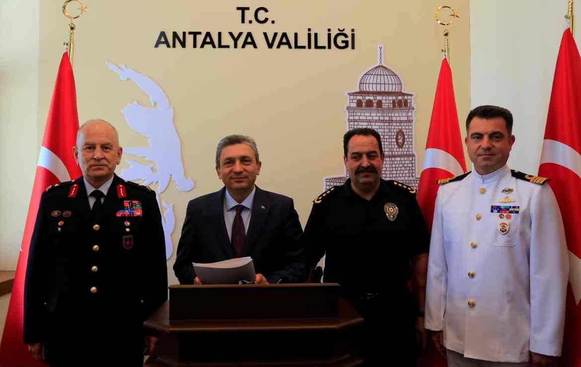 Antalya Valisi Hulusi Şahin'den 'Kadına şiddet' vurgusu