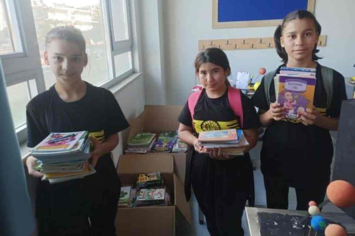 Tekeli Ahmet Can Özpınar ortaokulu'ndan anlamlı kitap bağış kampanyası