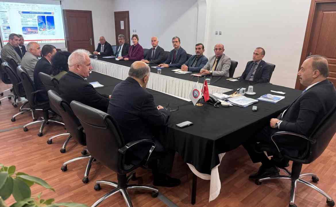 Isparta Valisi Abdullah Erin il özel idaresinde incelemede bulundu