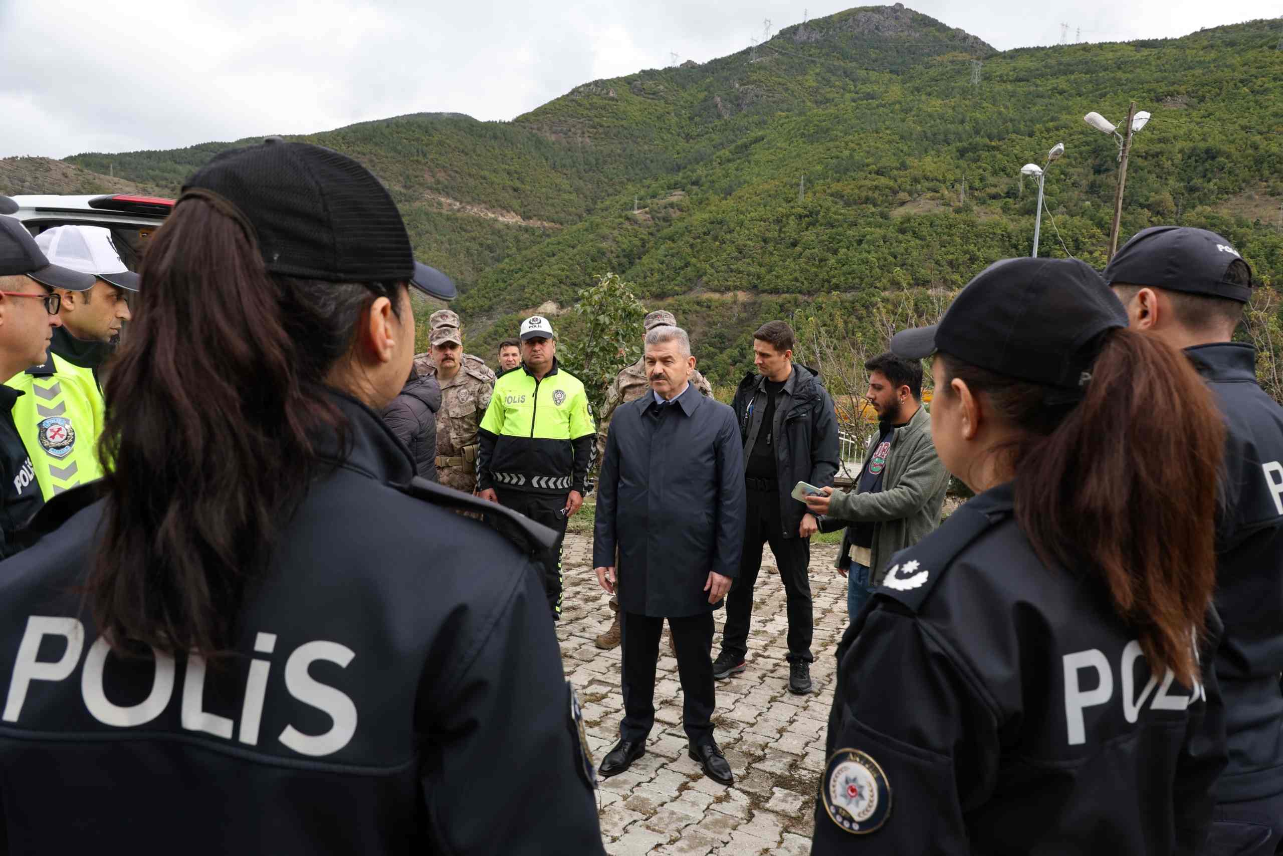 Artvin Emniyet Müdürlüğüne 7 araç tahsis edildi