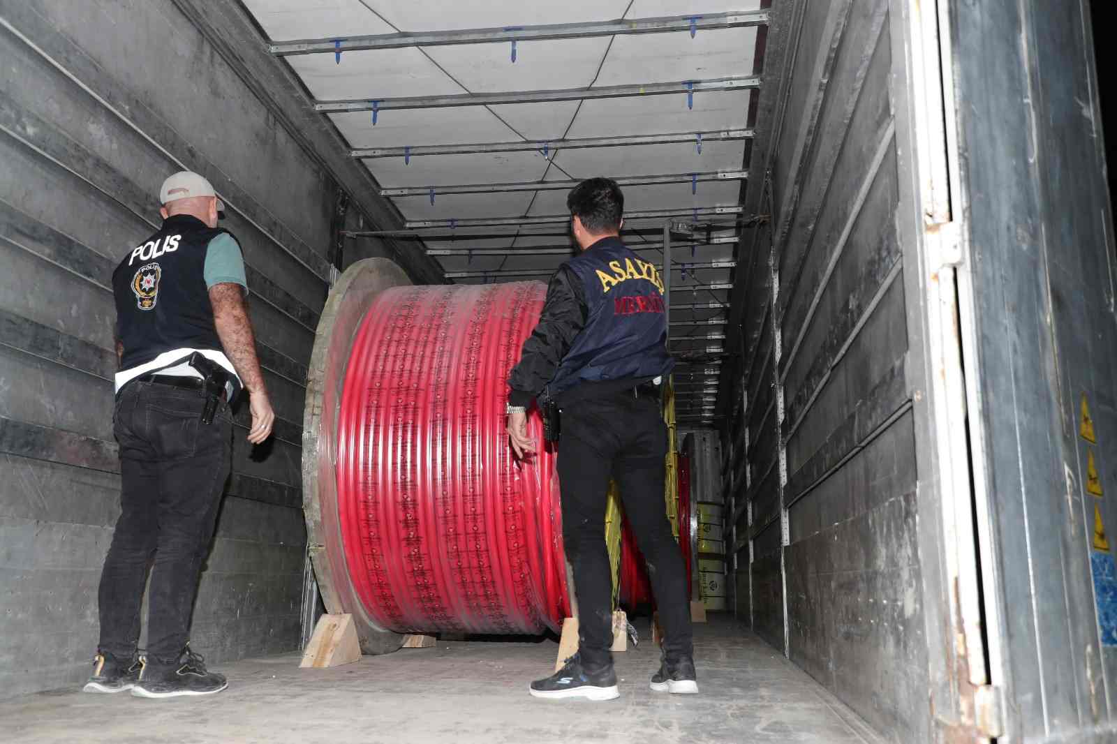 Polis Mersin'de dolandırıcıları yakaladı!