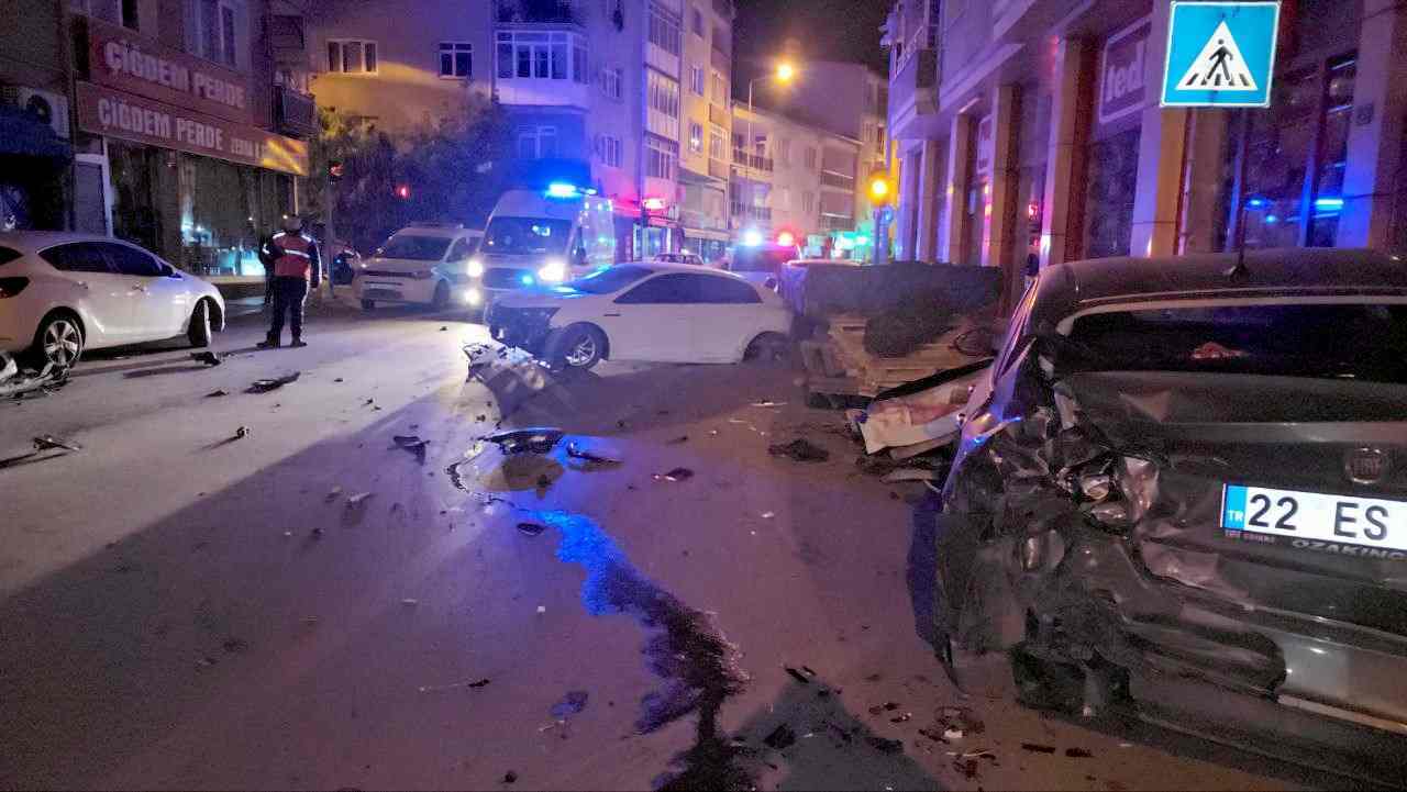 Edirne'de alkollü sürücüler caddeyi birbirine kattı