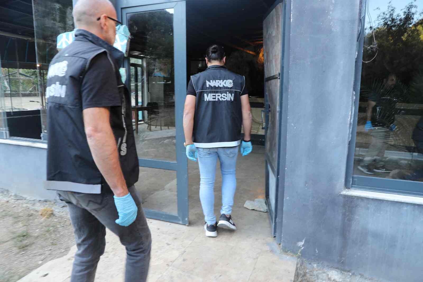 Narkotik polisi uyuşturucu imalathanesine baskın yaptı