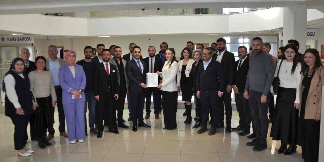 Kars Barosu Başkanı Necat Yağcı mazbatasını aldı