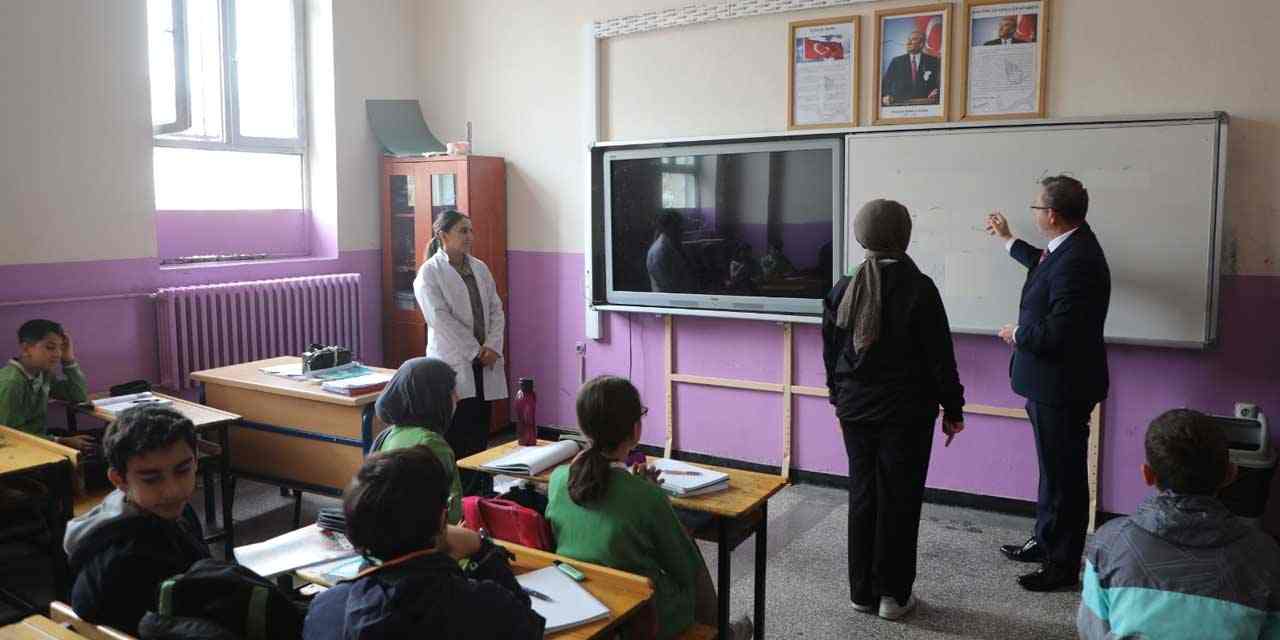 Vali Ziya Polat, İsmetpaşa İlkokulu ve Şehit Okan Koç İmam Hatip Ortaokulu’nu ziyaret etti