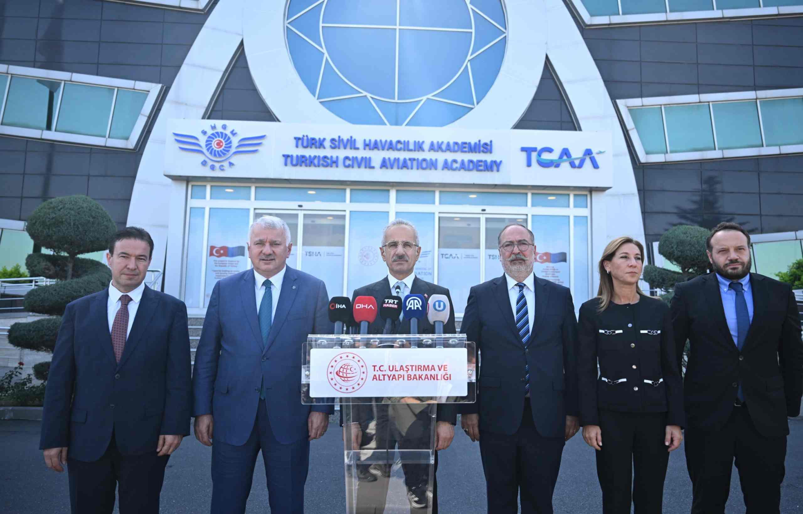 Bakan Uraloğlu'ndan 12 yeni iç hat müjdesi!