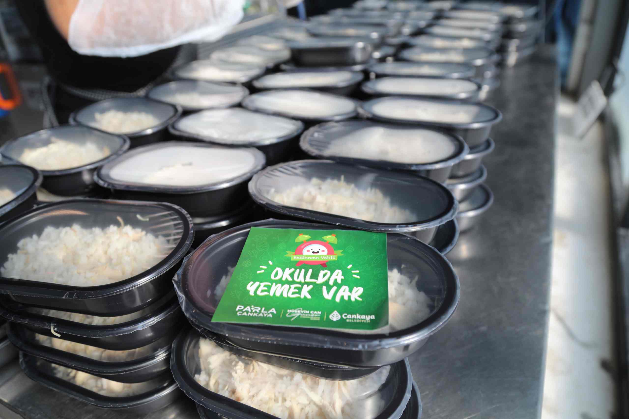 Çankaya Belediyesi kantini olmayan ilkokulları unutmadı! Okulda yemek var