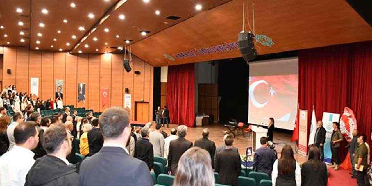 Kars’a "Gazilik" ünvanı verilişinin 170. yıldönümü sempozyumu başladı