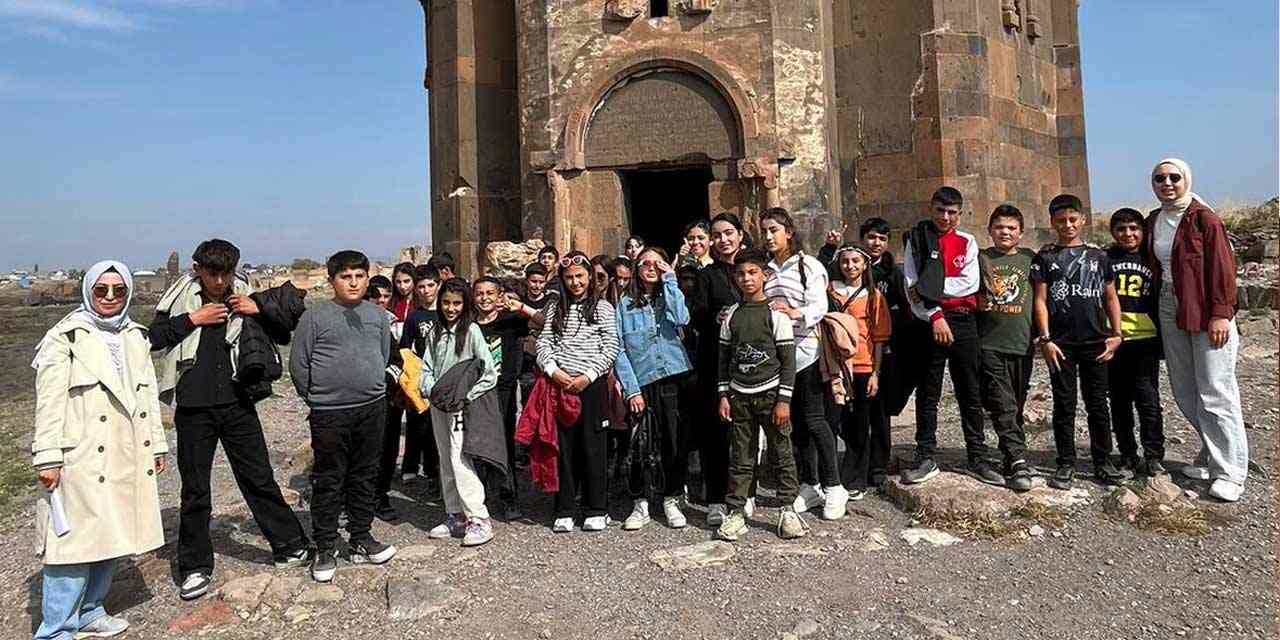 Karslı öğrenciler Kafkas Projesi kapsamında gezi gerçekleştirdiler