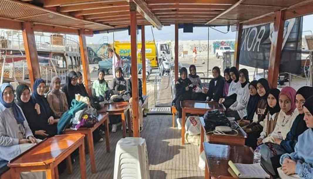 Kaş'ta Kur-an bülbülleri tekne turunda bir araya geldi