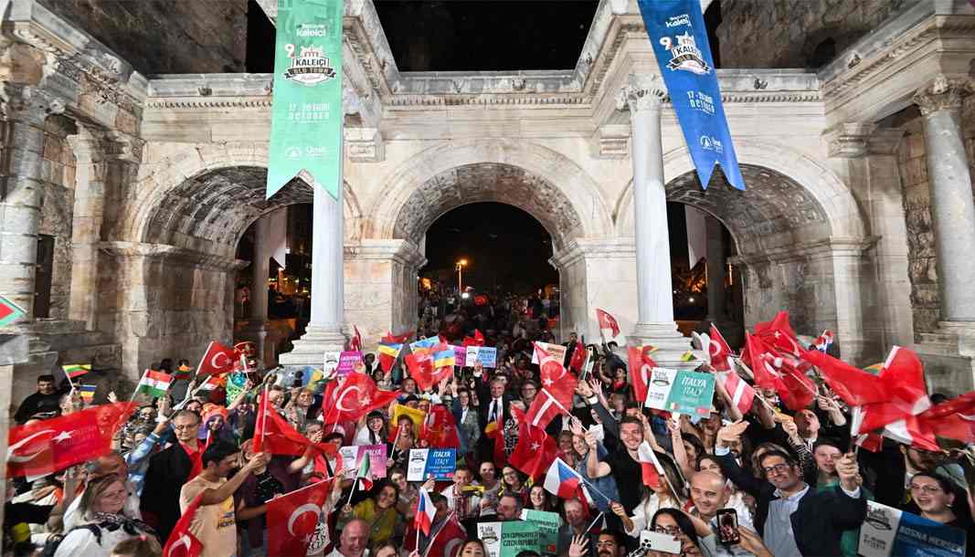 Muratpaşa'da büyük kortej
