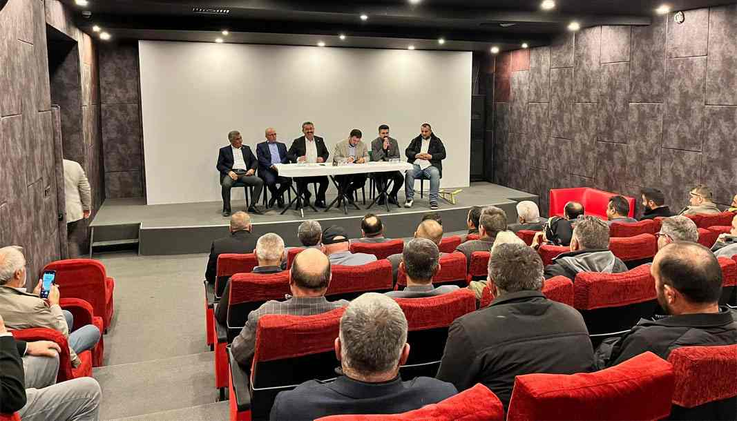 Şarkikaraağaç'ta mahalle ve köy muhtarları ile toplantı yapıldı