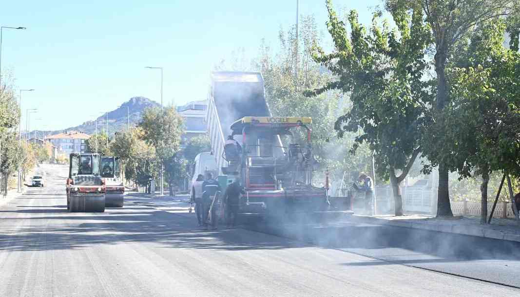 Isparta'da 164. Cadde asfaltlanıyor