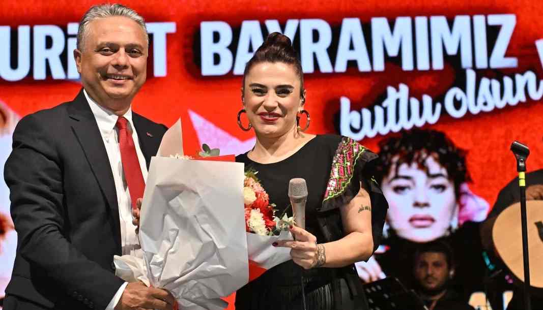 Muratpaşa Belediye Başkanı Ümit Uysal: "Gelecek bizimdir"