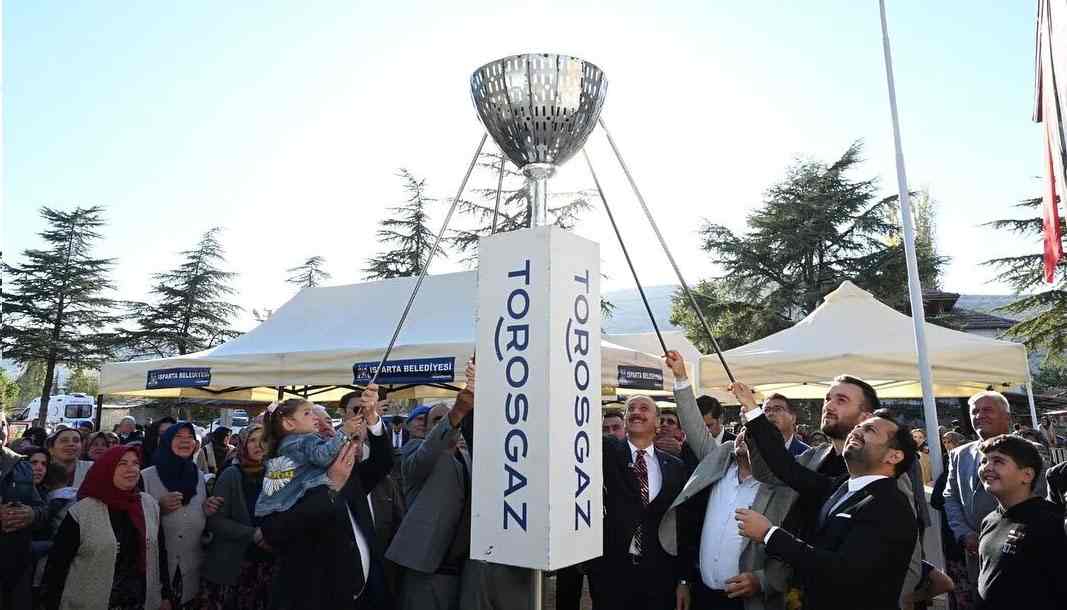 Isparta'nın merkez köyleri doğalgaz ile buluşuyor