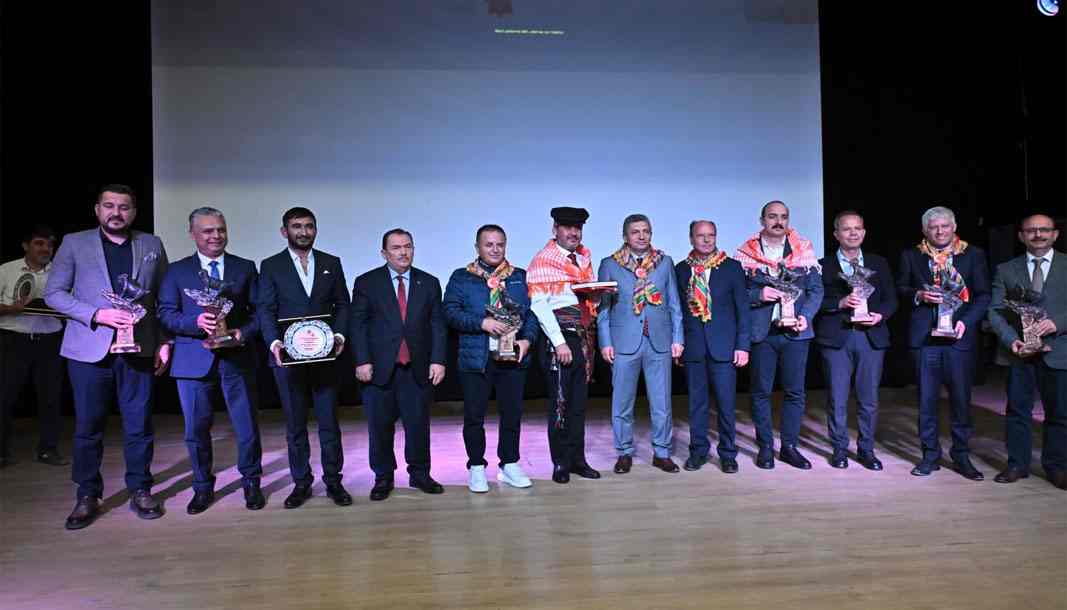 Muratpaşa Belediye Başkanı Uysal: "Ayağa kalkmamız lazım"