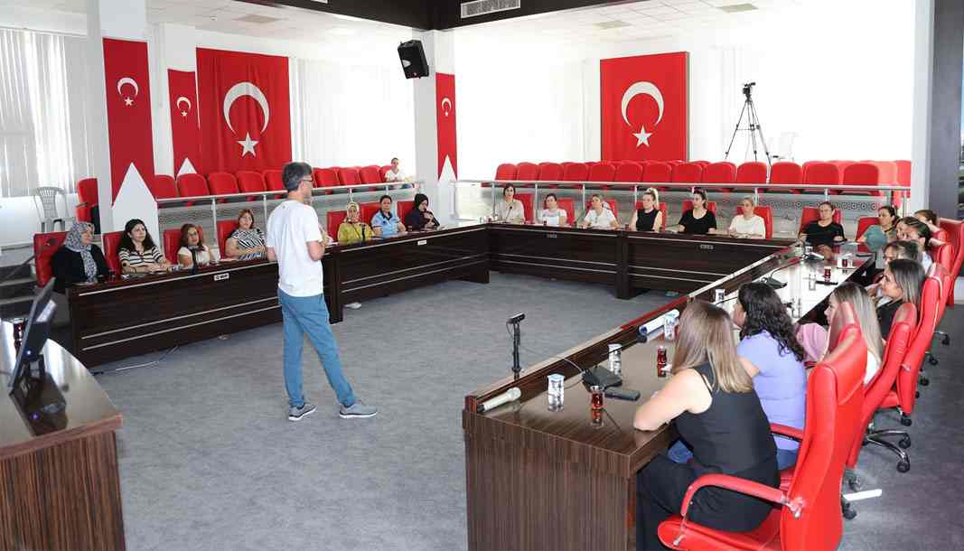 Antalya Aksu Belediye'sinden personeline meme kanseri farkındalık eğitimi