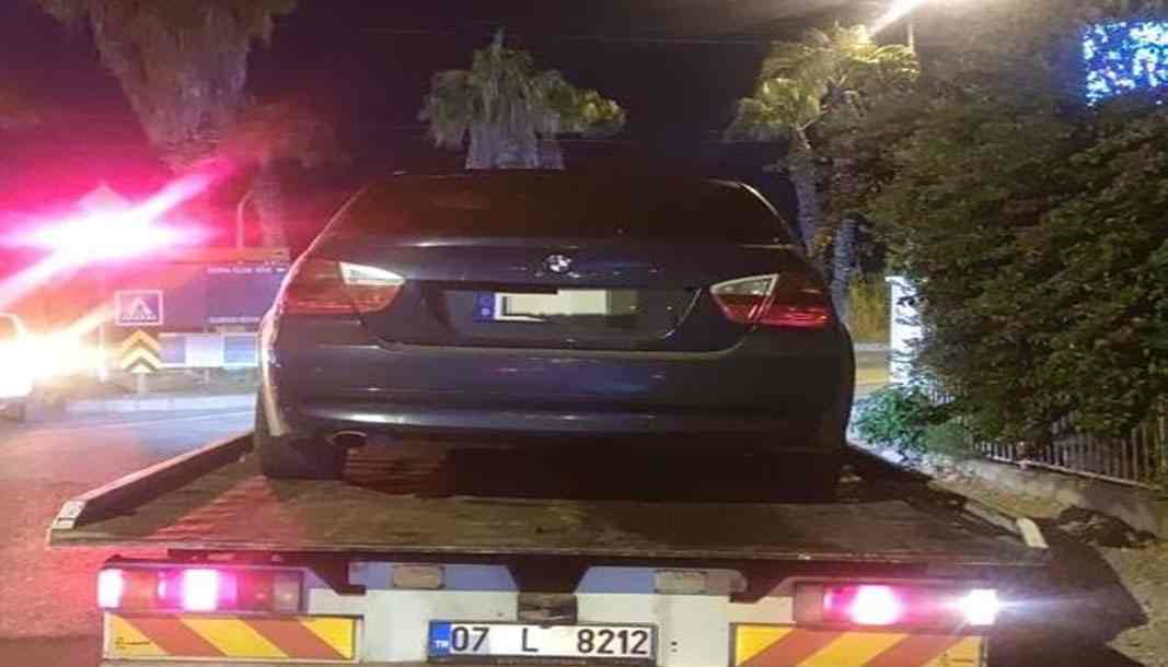 Antalya'da çakar lamba denetimi: 10 araç trafikten men edildi
