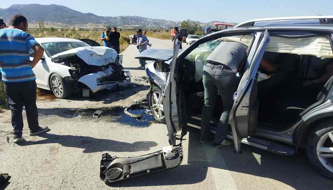 Burdur Yazıköy'de trafik kazası: 1’i bebek 6 kişi yaralandı