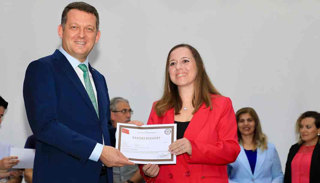 Kaymakam Ürkmezer'den milli eğitim çalışanlarına başarı belgesi