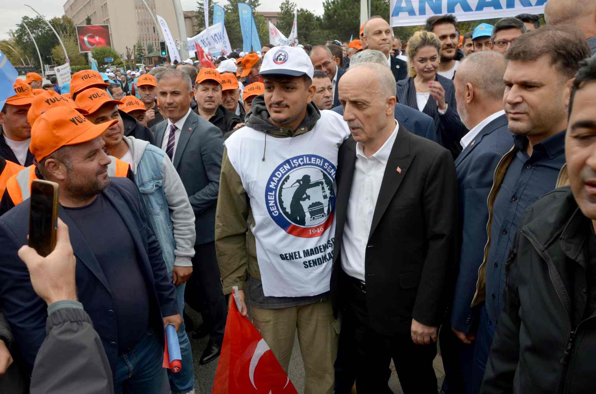 TÜRK-İŞ, Hazine ve Maliye Bakanlığı önünde basın açıklaması yaptı