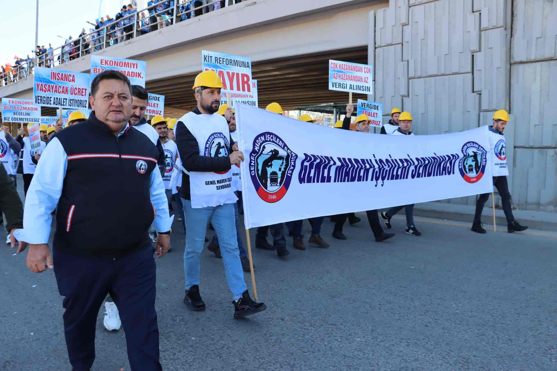 Genel Maden İşçileri Sendikası (GMİS), Ankara'da 'Zordayız geçinemiyoruz' mitinginde