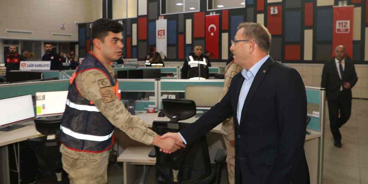 Kars Valisi Ziya Polat, 112 Acil Çağrı Merkezi'ni ziyaret etti