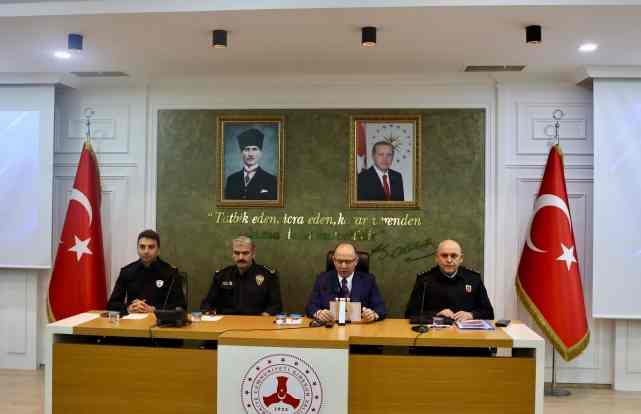 Giresun Valisi Mehmet Fatih Serdengeçti basını bilgilendirdi
