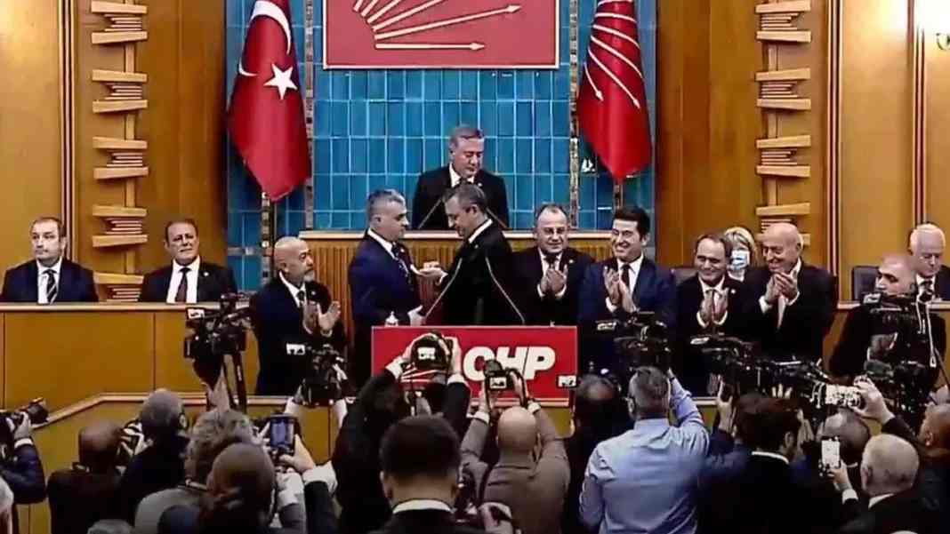 Yomra Belediye Başkanı Mustafa Bıyık CHP'ye katıldı