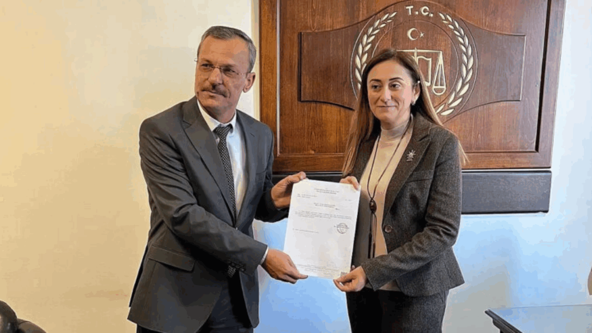 Duygu Pınar Marçalı Doğru, mazbatasını aldı