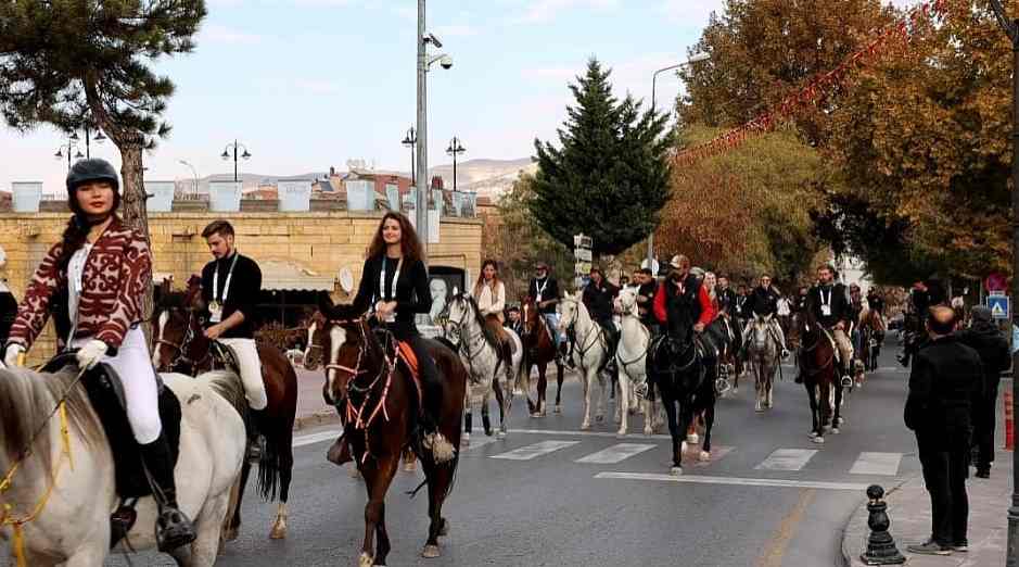 Türkiye'nin ilk at festivali Ürgüp'te başladı