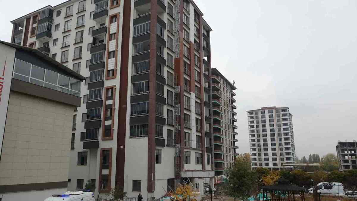 Malatya'da iskele çöktü: 2 işçi hayatını kaybetti