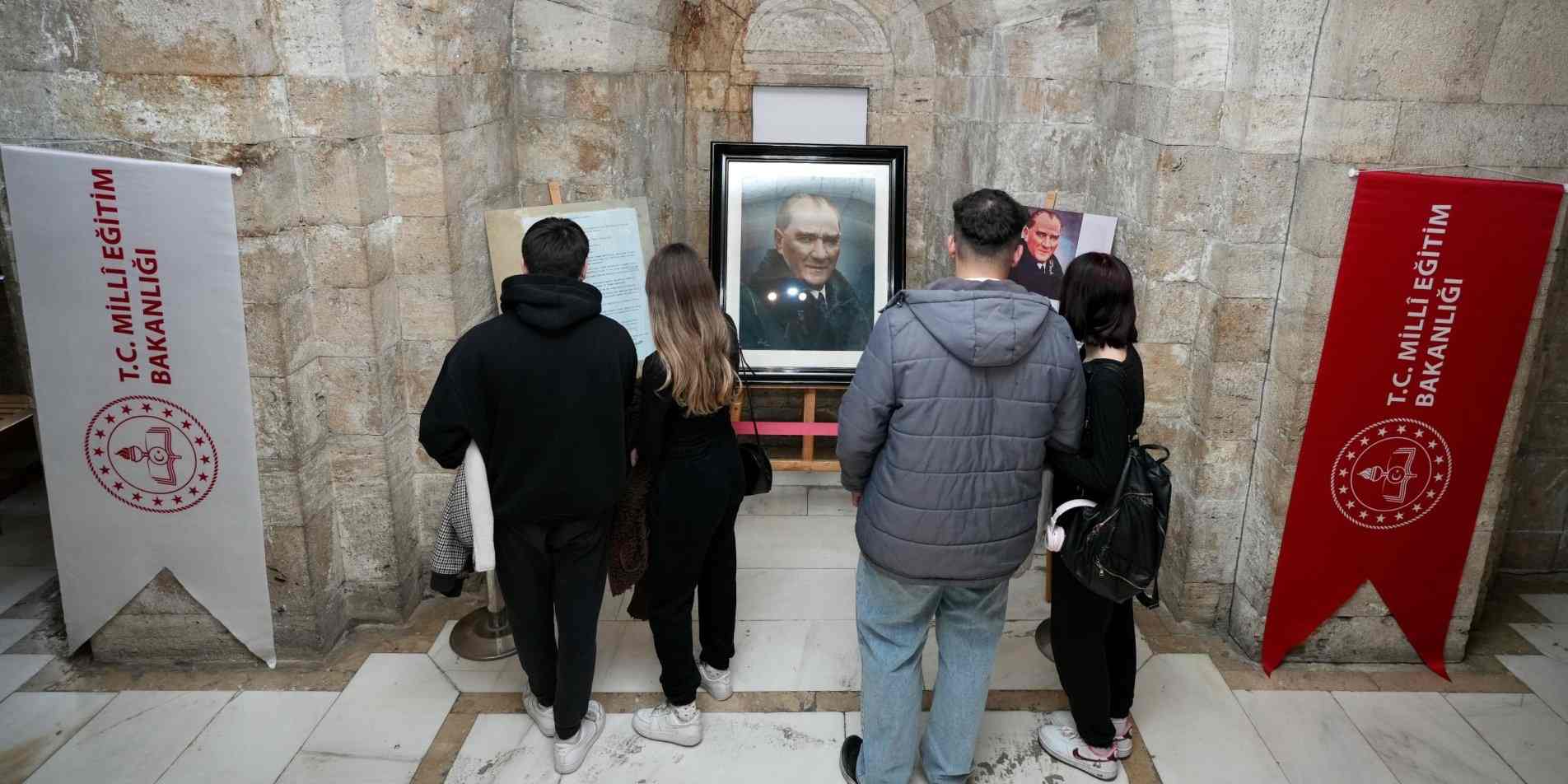 "Orijinal Atatürk Portresi Sergisi" Anıtkabir'de açıldı