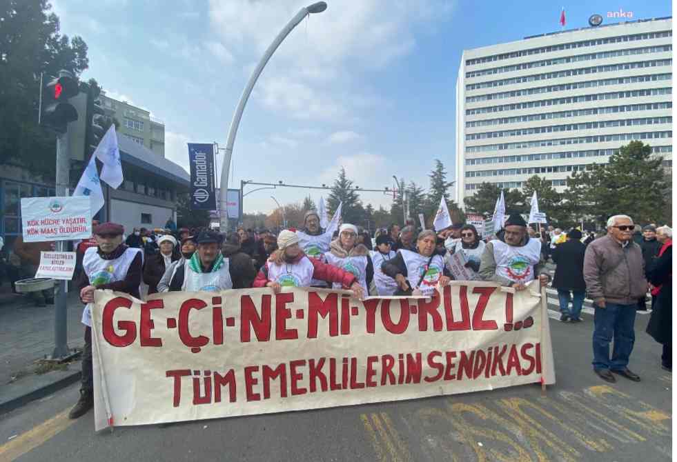 KESK Ankara'da 'Geçinemiyoruz' mitingi düzenledi