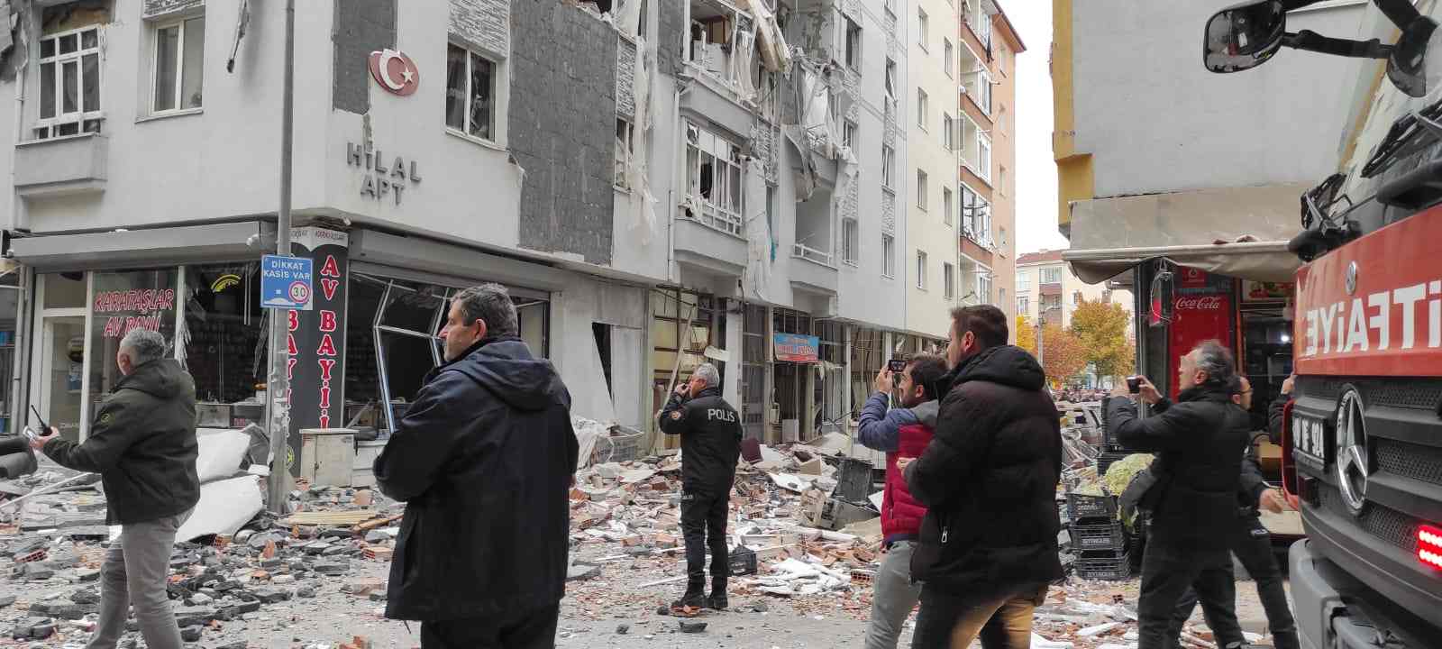 Çorum'da doğal gaz kaynaklı patlama: 1 ölü, 16 yaralı