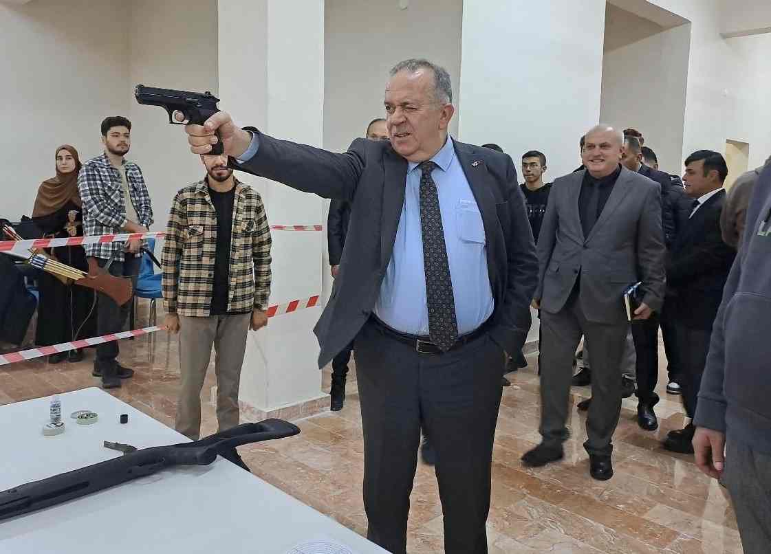 Rektör Turabi'den Yusuf Dikeç pozu!