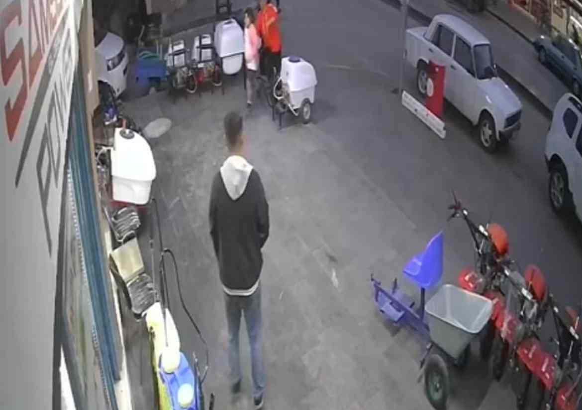 Motosikletle gelip iş yerini kurşunlayıp kaçtılar