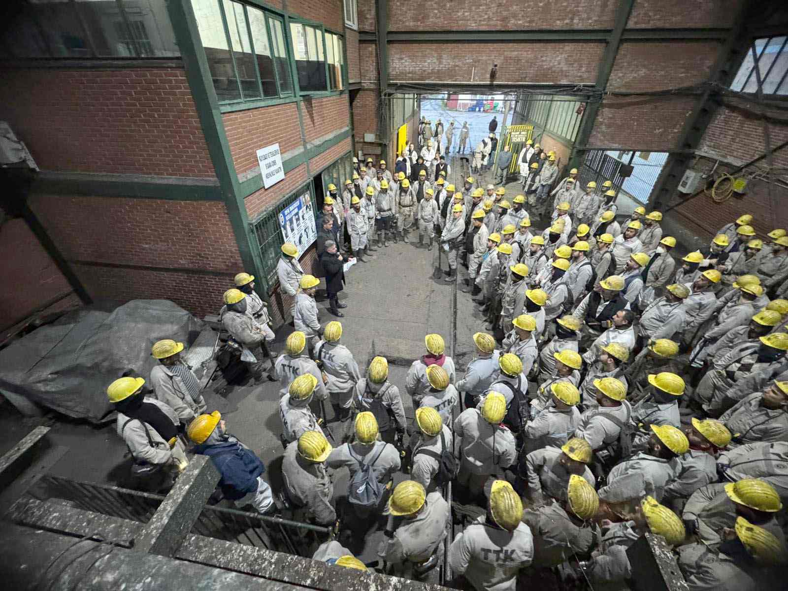 Maden işçilerinden Çayırhan'da meslektaşlarına destek
