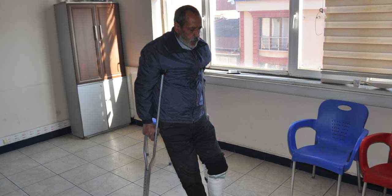Kars'ta, engelli gibi davranıp dilenen dilenci yakayı zabıtalara kaptırdı